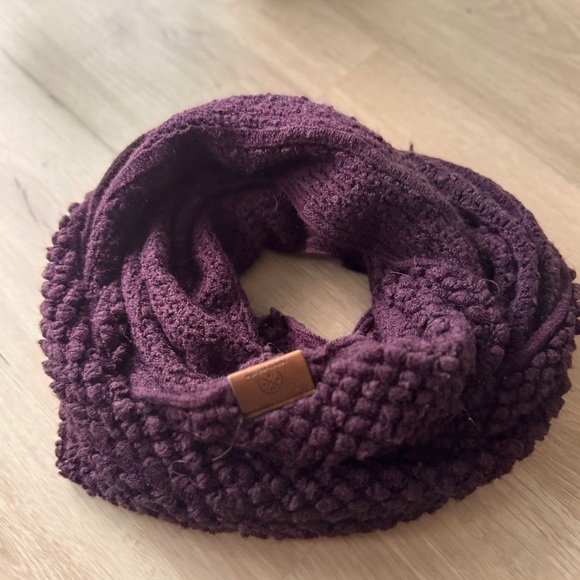 made for each other scarf 🫶🏼 - Picture 1 of 2